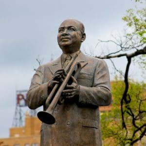 Image of a statue of a blues player in Memphis, TN