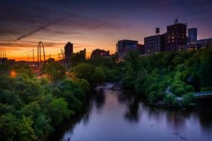 Image of the Mississippi River running through Minneapolis, Minnesota at sunrise